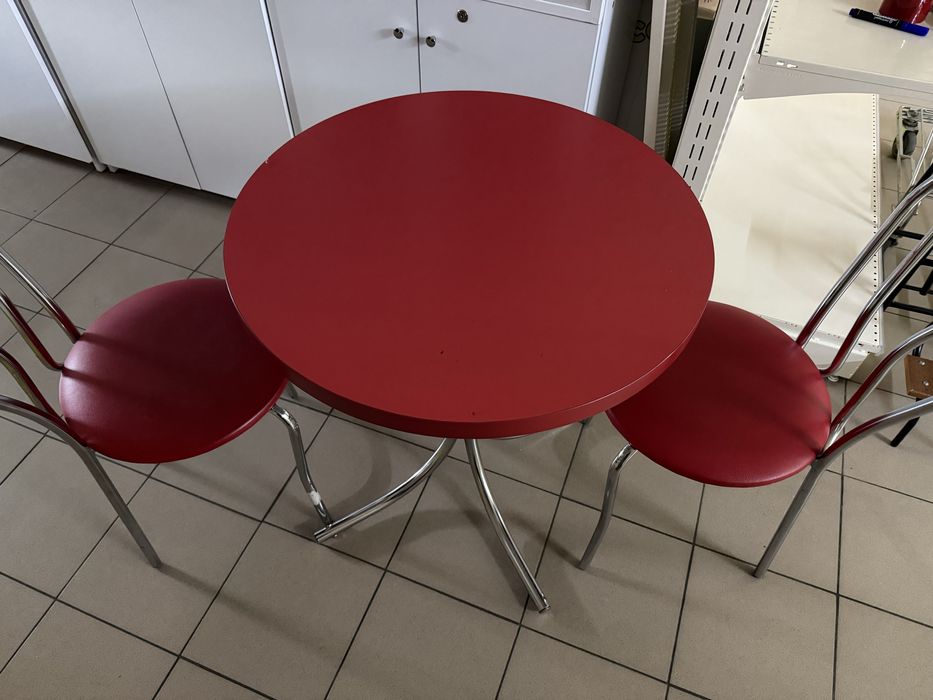 Стіл та 2 стільці ( комплект) червоний та жовтий