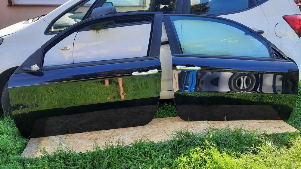 Alfa Romeo 147 3d drzwi prawe lub lewe lak. 601 b/b kompletne