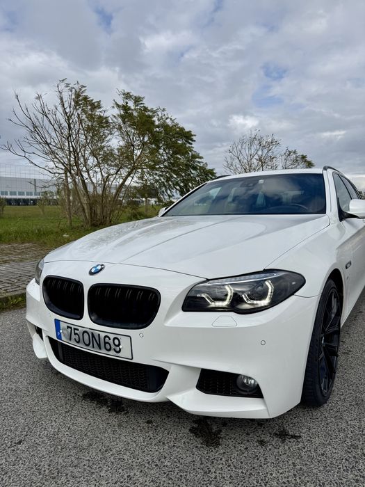 BMW 520d Pack M, 184cv, Tecto Panorâmico, Jantes 20”, Faróis LED