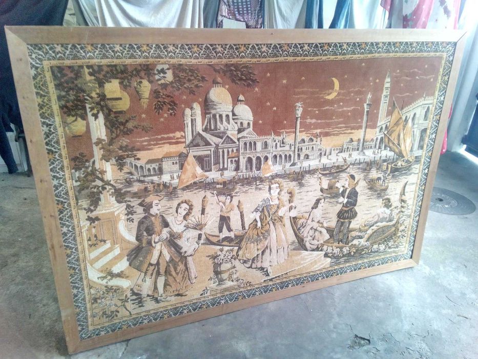 2 tapecaria quadro emuldorado em seda 2m comp, por 1,50m alt.