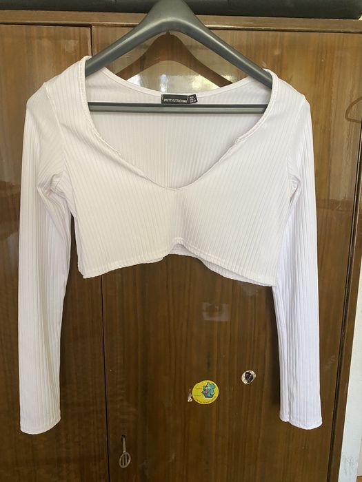 Bluzka z dekoltem biały crop top Pretty Little Thing 36 S