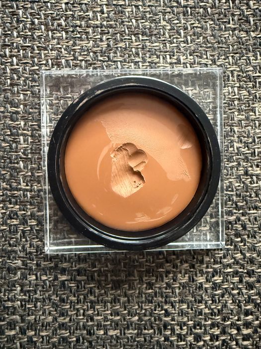 Huda Beauty Tantour Light Bronzer na mokro