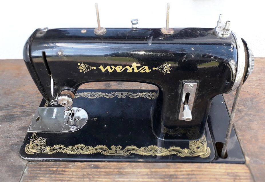 WESTA dwie maszyny do szycia, antyk.