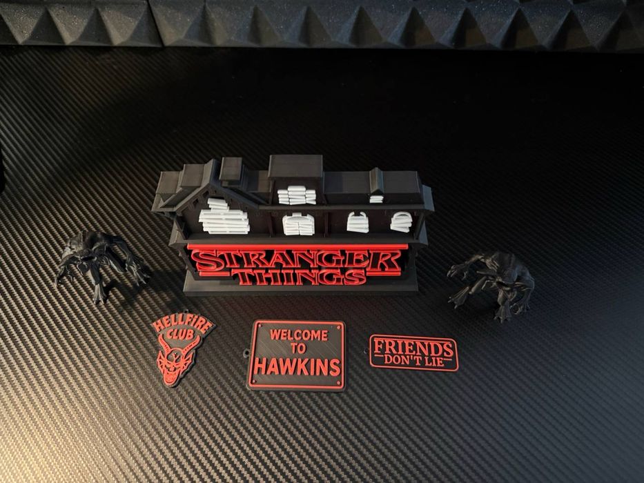 Підставка поличка для фігурок stranger things kinder