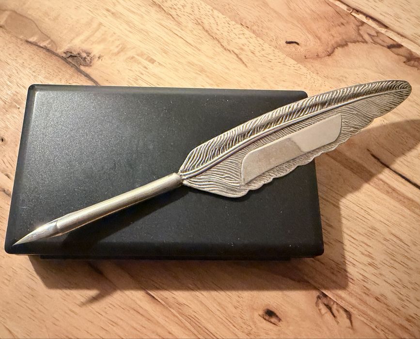 Caneta de tinta premante de prata-antiga