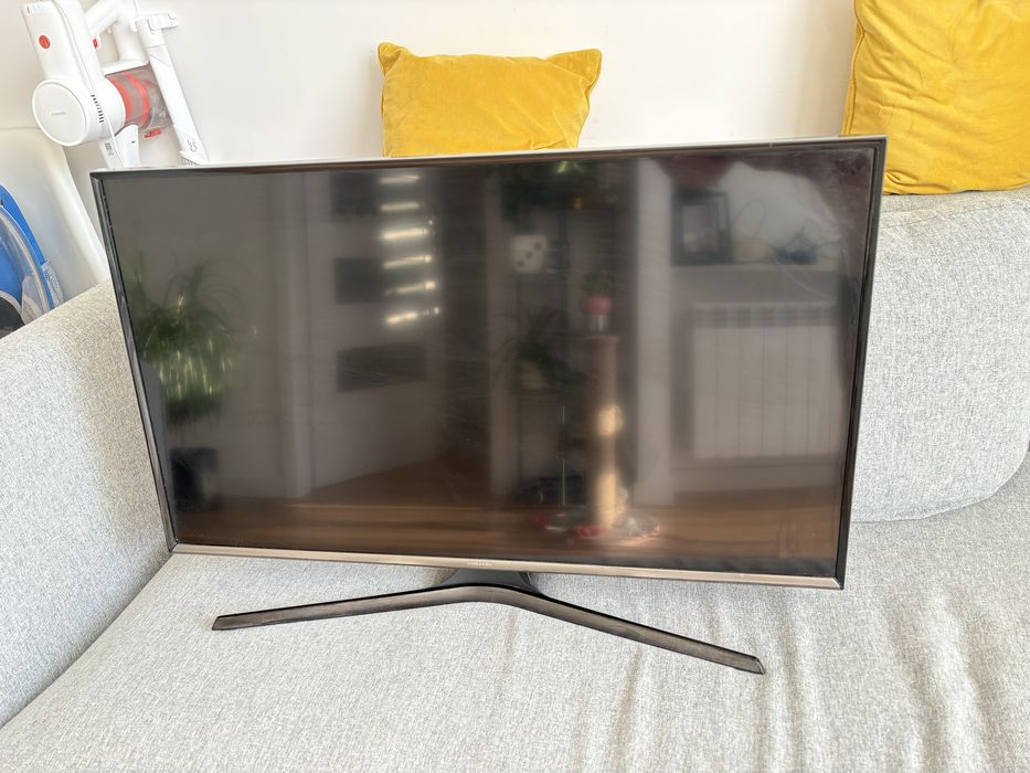 Samsung 32” Smart TV – UE32J5600