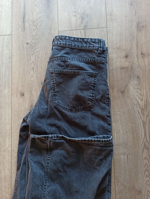 czarne jeansy wide leg