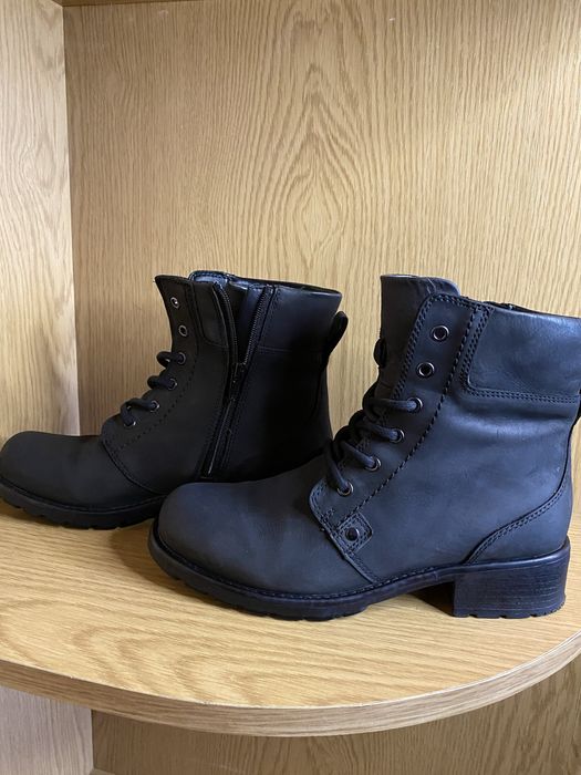 Шкіряні чобітки Clarks