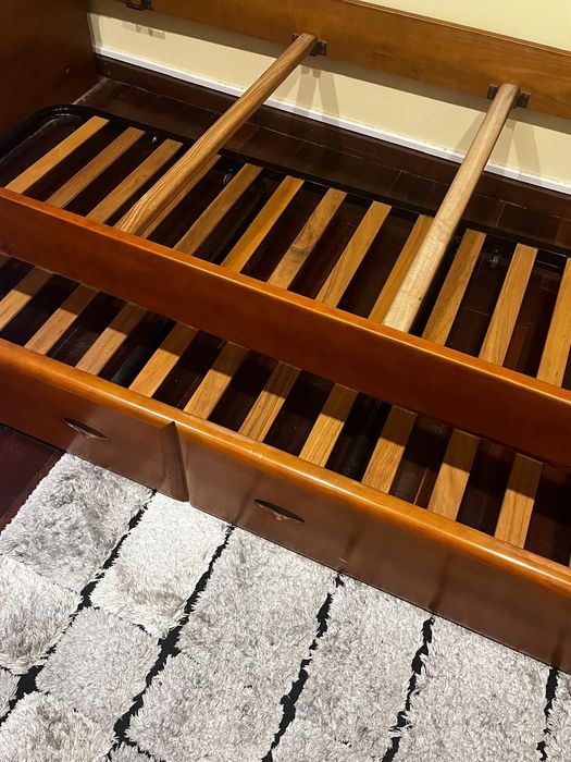 Cama de madeira