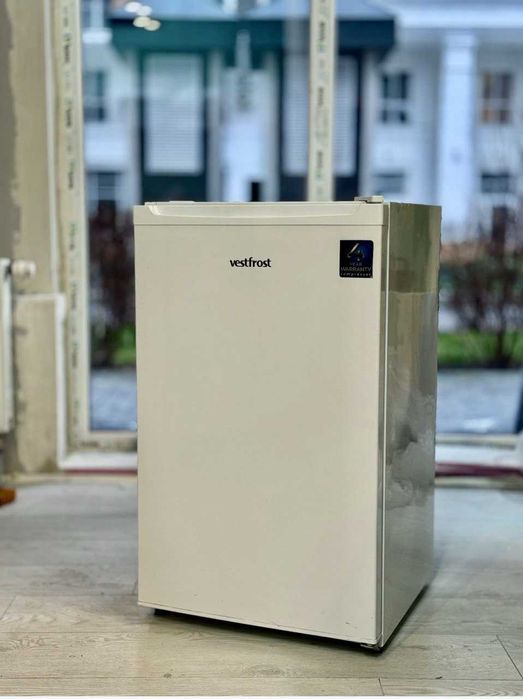 Недорогий міні холодильник, Vestfrost CMR085W. Великий вибір!