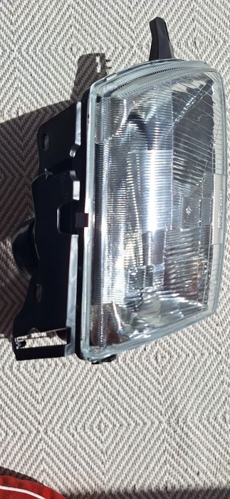 Farol novo direito frente citroen saxo de 02-96 a 04-2004