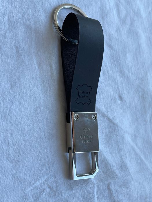 Брелок-карабин Victorinox с серебряной эмблемой, натур кожа. Новый