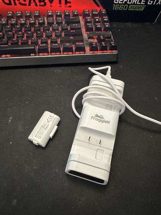 Ladowarka do padow xbox + akumulator