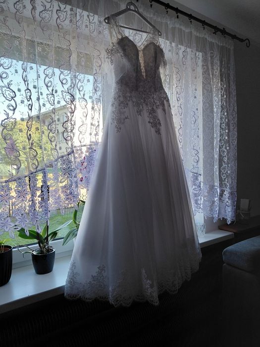 Suknia ślubna na kole