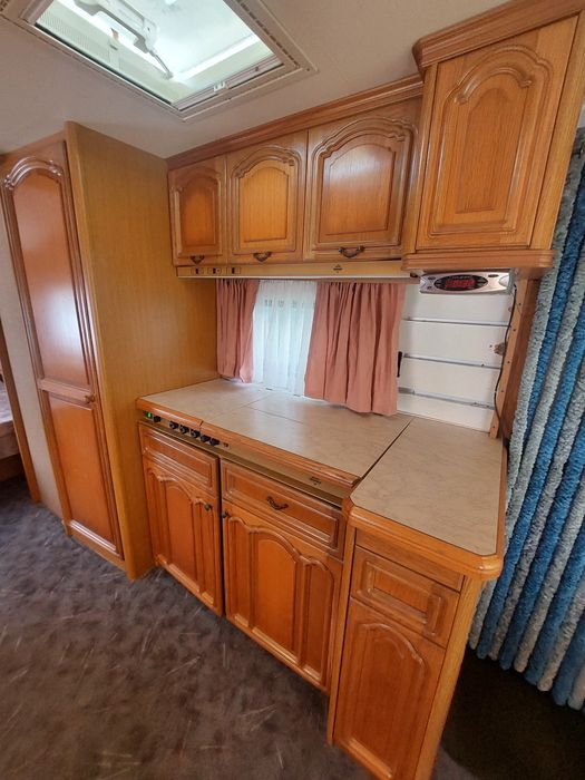 Караван  кемпінги, прицеп дача  будинок на колесах