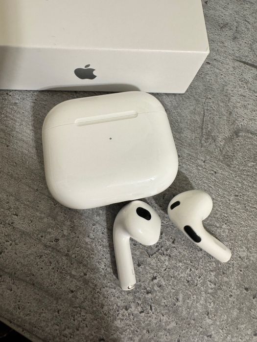Продам AirPods 3 lightning case