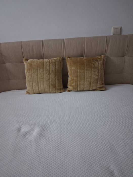 Conjunto de 2 almofadas com enchimento em tecido aveludado