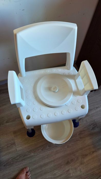 Cadeira de banho e sanitario