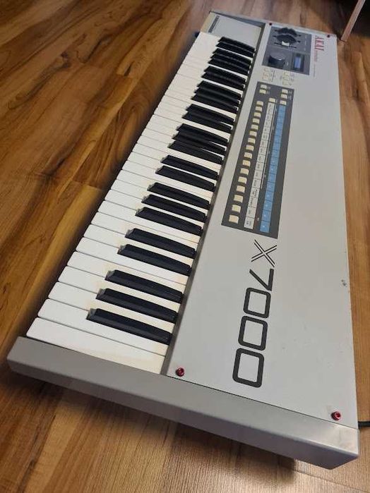 Akai X7000 12-bit Sampler - ze stacją Gotek - (S-900 z klawiaturą)