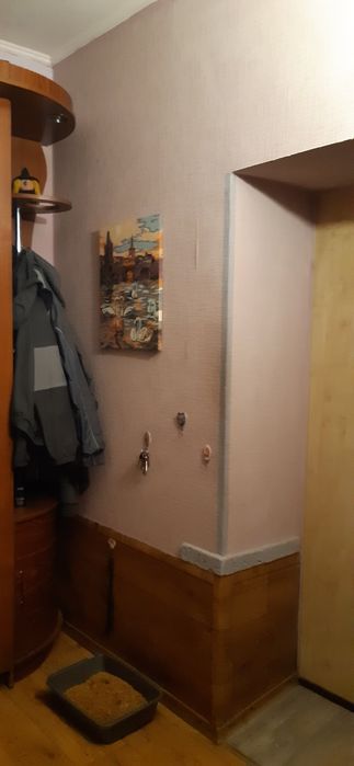 продам 2 комнатную квартиру в кирпичном доме