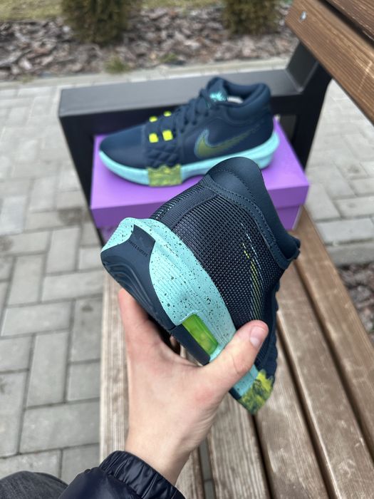 ОРИГІНАЛ Nike Lebron Witness 8 Blue FB2239-402