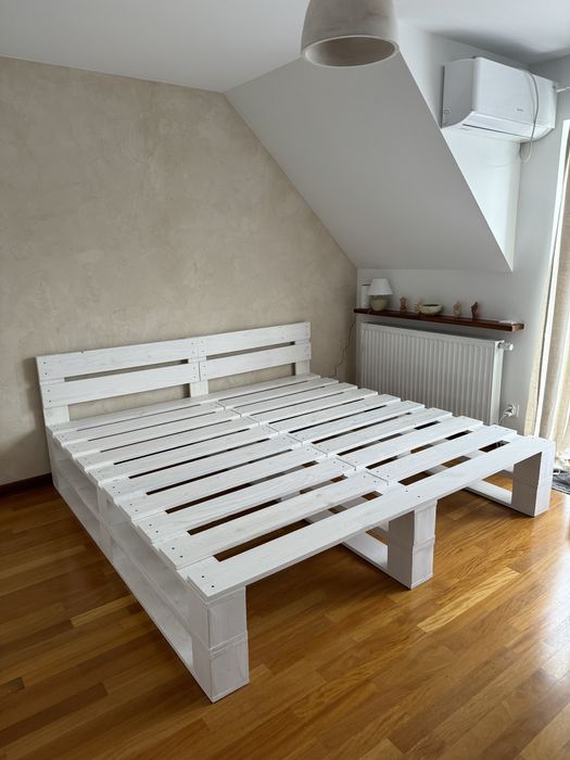 Łóżko drewniane paletowe z zagłówkiem 200x200 białe