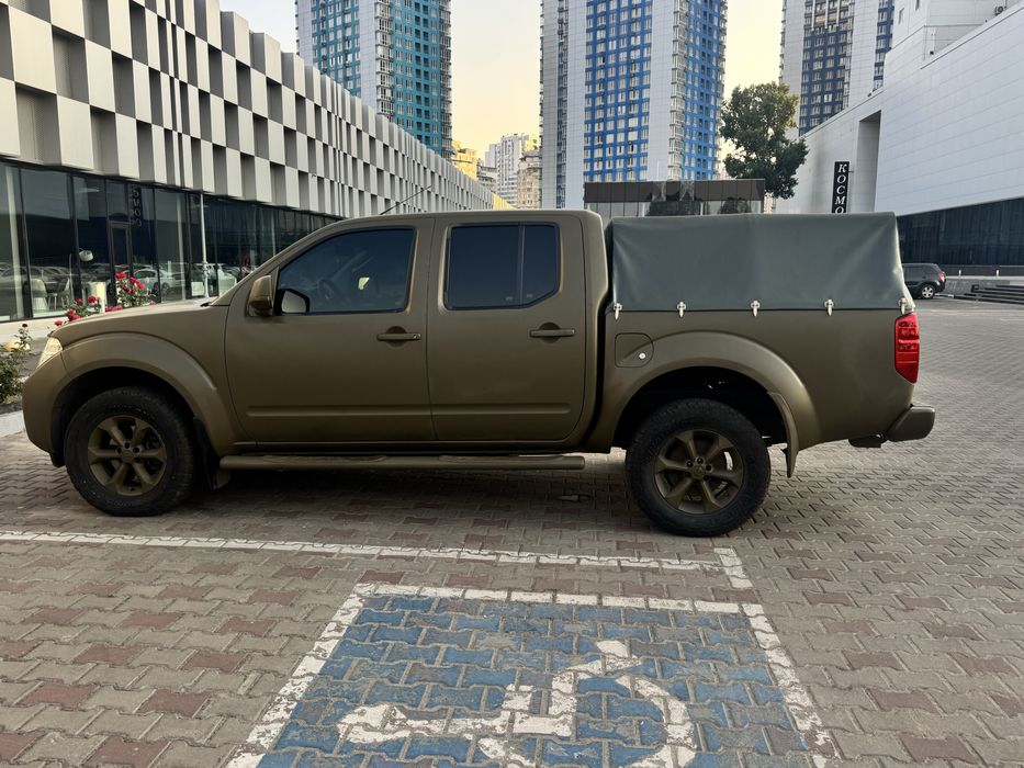 Nissan navara 2.5 MT