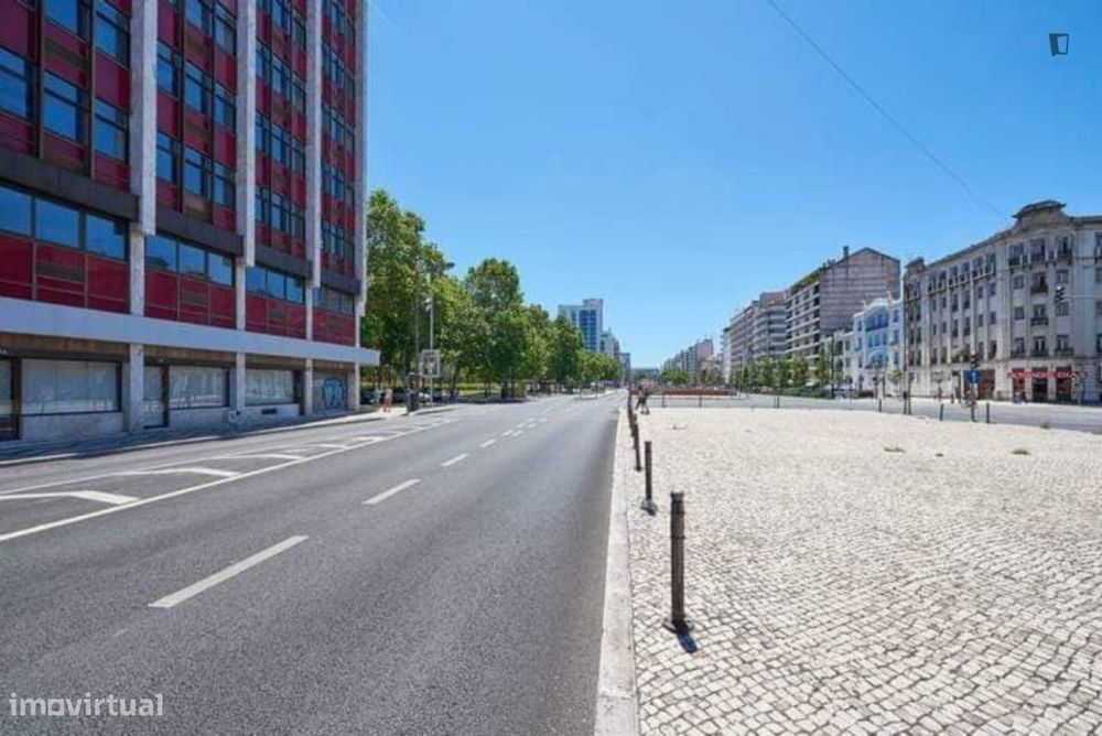 Apartamento com 5 quartos - localizado em Entrecampos Lisbon