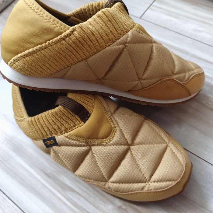 Teva кросівки, кеди, туфлі, тапки , черевики, ботінки39.5-40