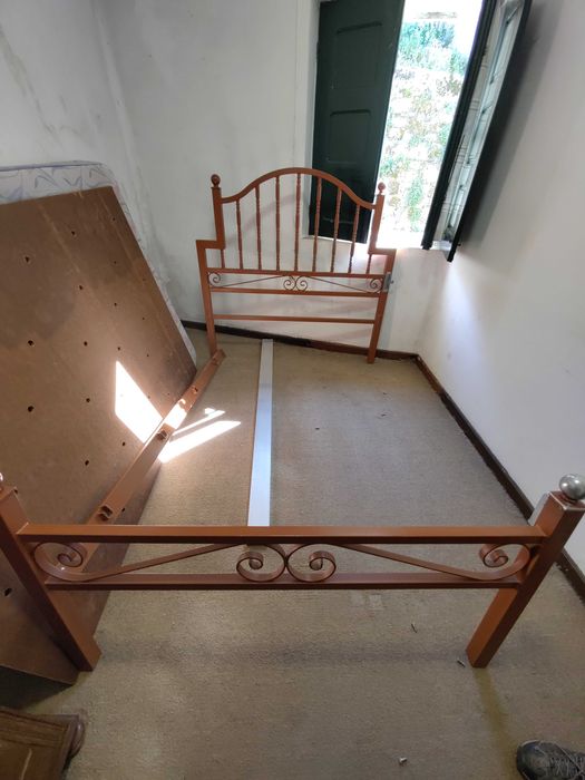 Cama antiga em ferro