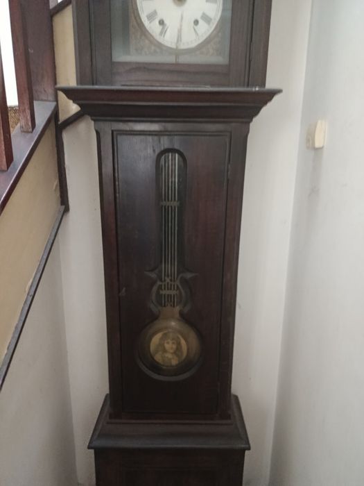 Relógio de pêndulo muito antigo