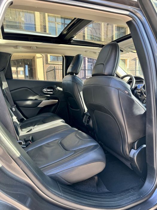 Jeep cherokee 3.2, 2017 року