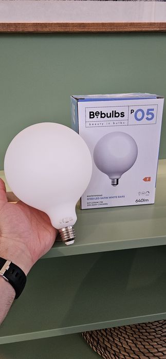 Dwie porcelanowe żarówki LED P-Line kula G150 E27 7W 2700K 640lm