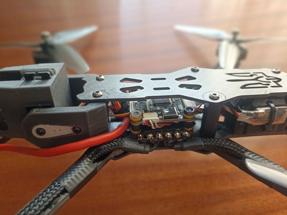 Продам дрон 7" цифровий Walksnail Avatar 2W + LipO 4S1P