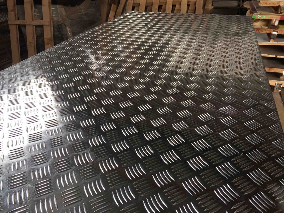 АЛЮМІНІЙ: прути, листи, труби, кутники та смуги Алюмінієві