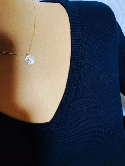 Klasyczny sweter dekolt V Gant szafa kapsułowa premium viralowy S / M