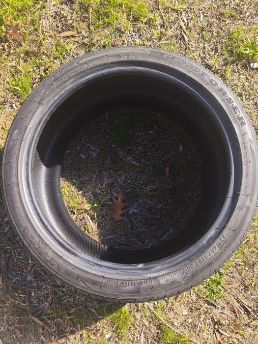 Pneu unico 235/40/19