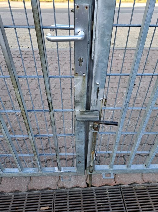 Brama metalowa skrzydłowa