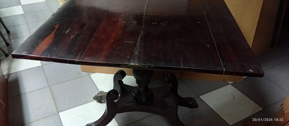 Mesa de jogo- pau santo