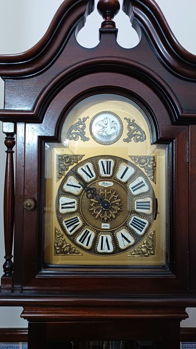 RELÓGIO Antigo De pe Alto