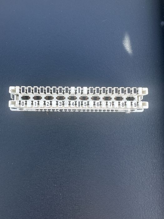 Плінт типу Кроне Krone