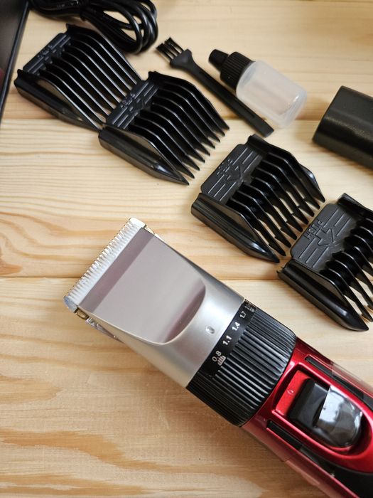 Машинка для стрижки волос с насадками ,Geemy gm 6001, gemei 550