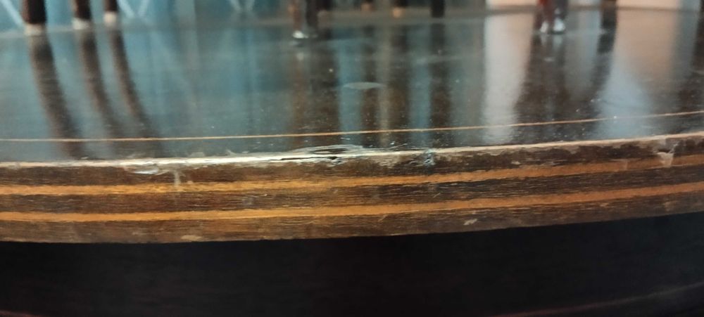 Mesa grande com 6 cadeiras