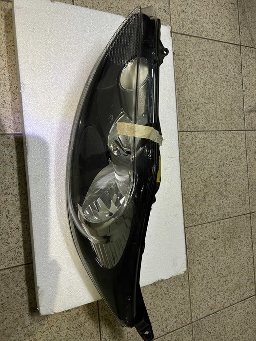 Farol otica Ford fiesta esquerda