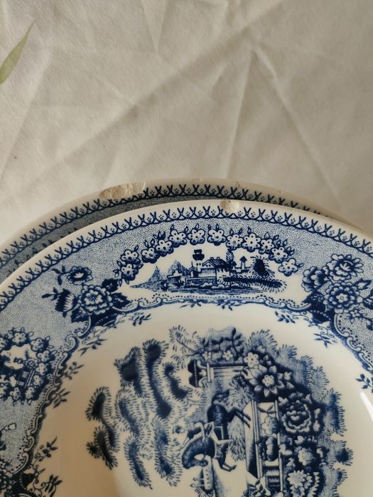 Conjunto de pratos cavalinho.