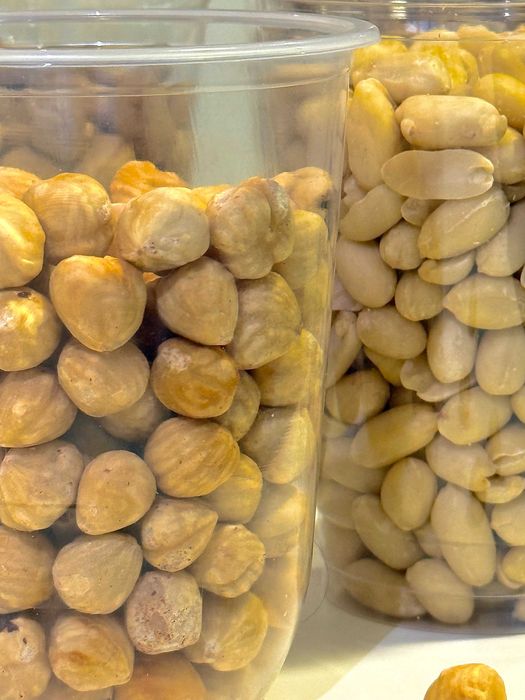 Горіхи смажені та сирі ( кеш'ю, мигдаль, фундук, арахіс, фісташка)