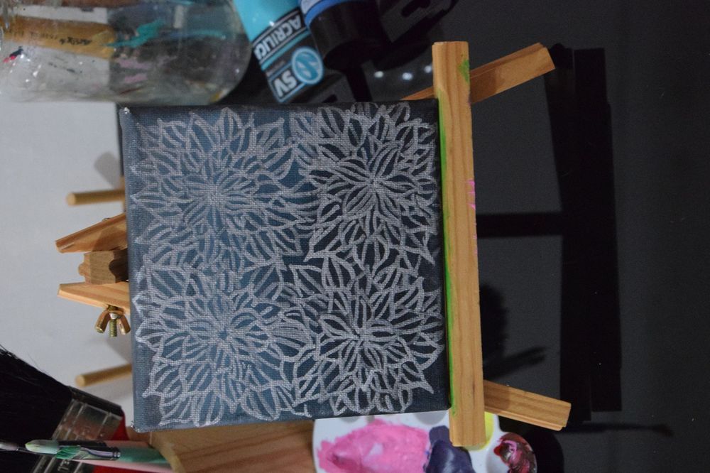 Hand-painted canvases64550212552578123