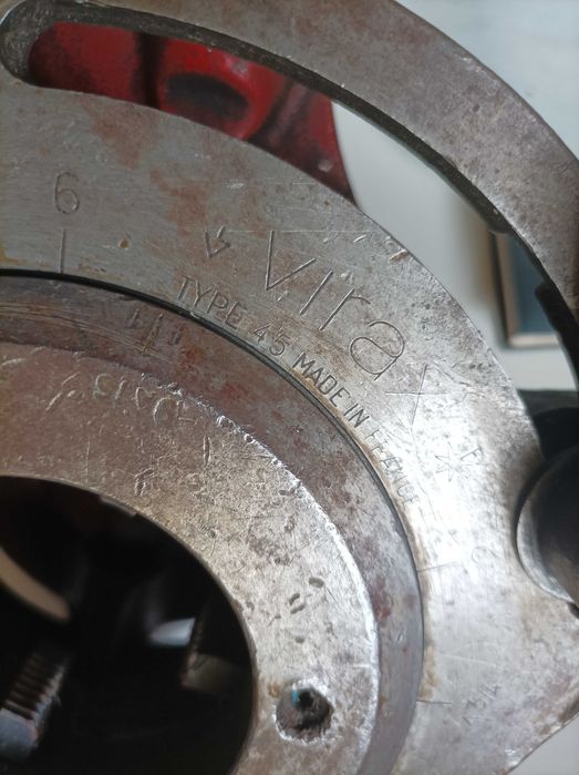 2 Tarraxas Manuais (maquina roscas)