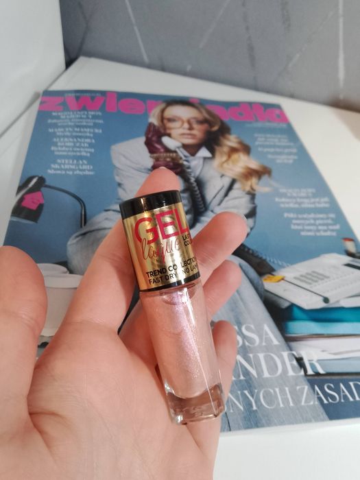 Zwierciadło z dodatkiem