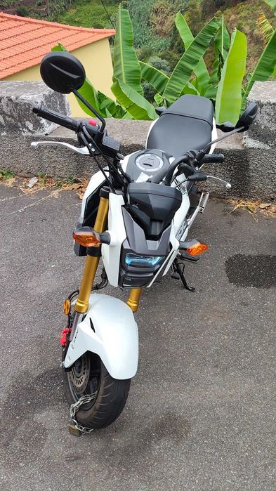 Honda MSX125 (Grom) em excelente estado.